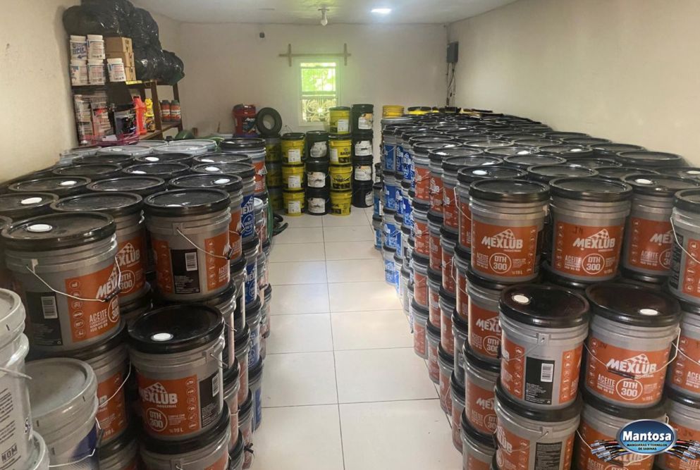 Bodega de cubetas de aceite Mexlub en Mantosa